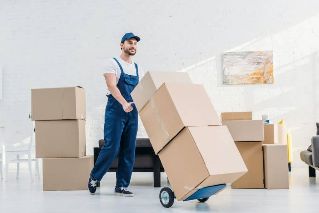 Sorgfältiges Verpacken und Abtransport bei einer Haushaltsauflösung